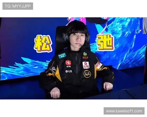 狼队道崽自拍引热议赛季征程中又到调整状态剪发时刻备战新阶段